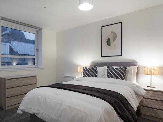 One bed, King Zip With Parking City Point