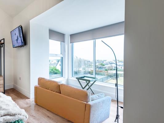 Studio 10 with Sofa Bed, Parking and Sea View Glan Neigr