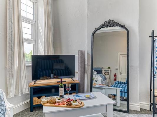 Single Studio Chester Heights with parking