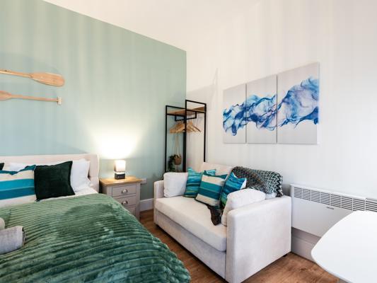 Studio 4 with Parking Glan Neigr