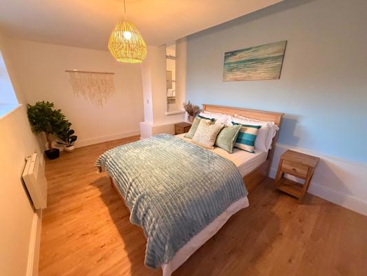 One Bed Apt with Sofa Bed and Parking