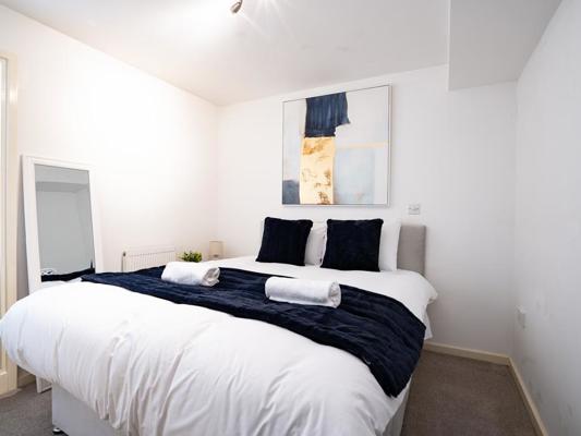 One Bed Apartment with Patio and Sofa bed Coates House