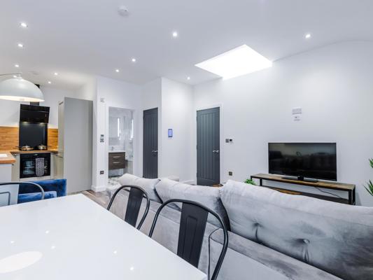 One Bed with SB Binding House