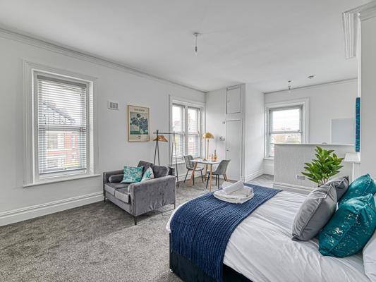 Large Studio Glendale House