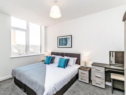 Large One Bed Apartment City Suites