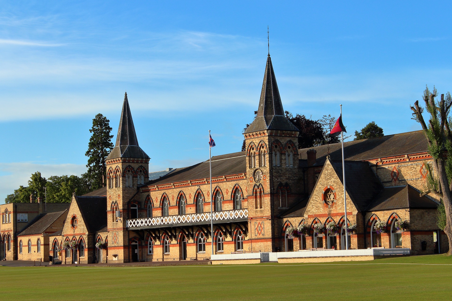 cheltenham-7320246_1920 (1).jpg