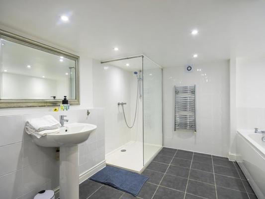 3 Bed Apt Boughton House