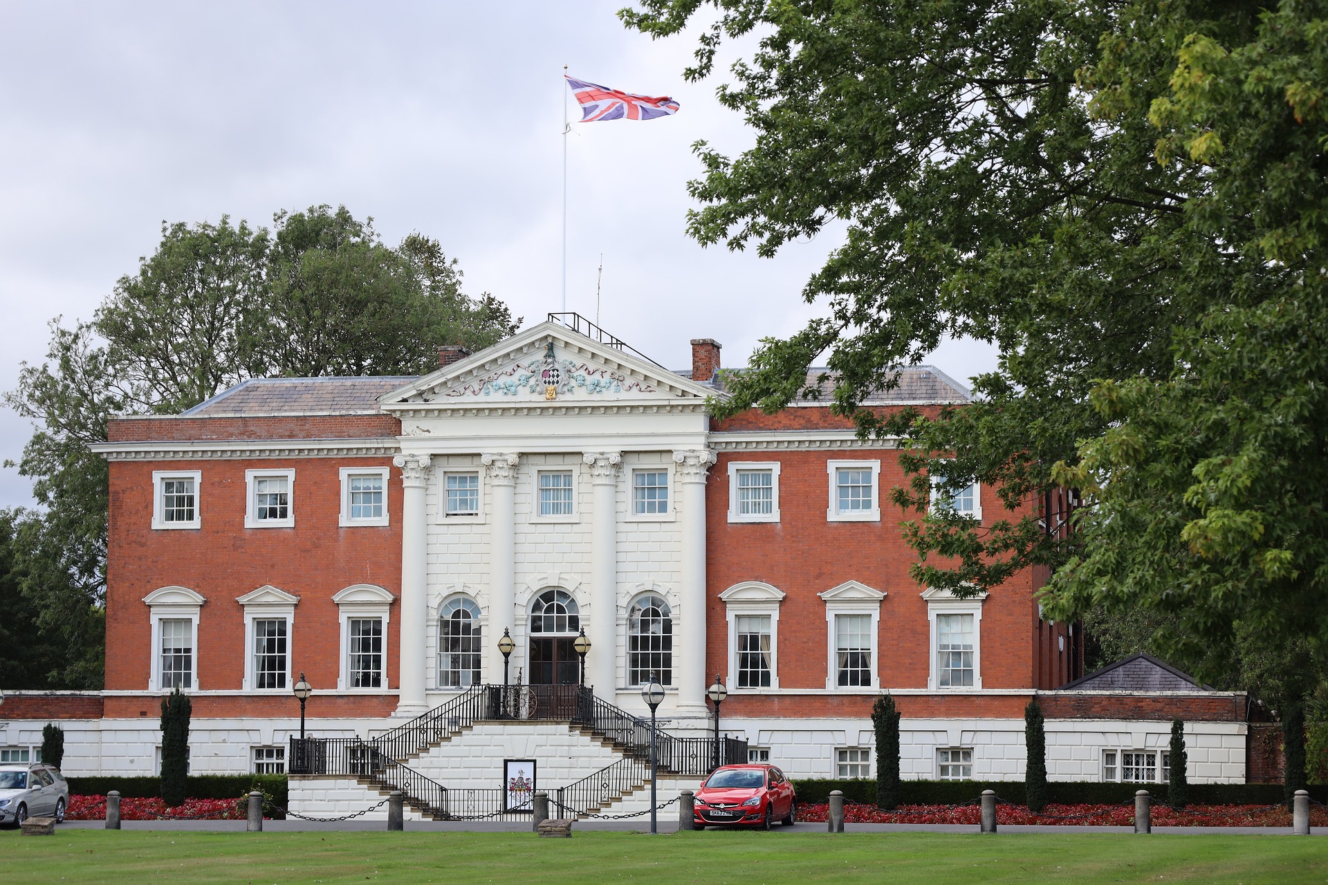 warrington-7199536_1920.jpg (1)