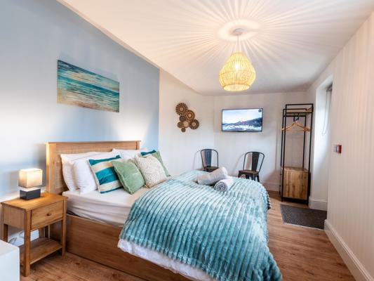 One Bed Apt with Sofa Bed and Parking Glan Neigr