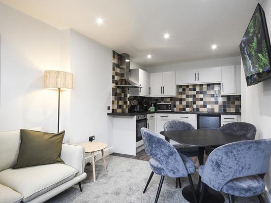 3 Bed Apt Boughton House